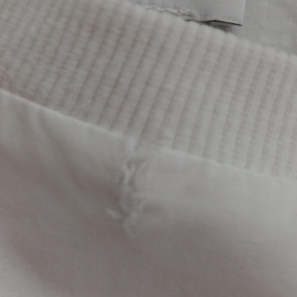 HILARY MACMILLAN..FLAW..MEDIUM - Picture 7 of 9